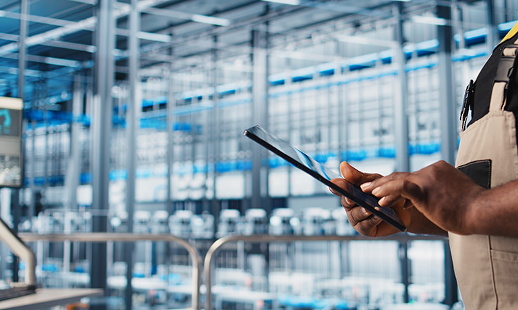 smart-factory-expert-using-digital-device-app-750px.jpg