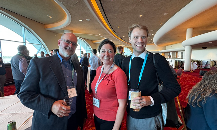 Connecting-with-colleagues-at-the-networking-reception-750px.png