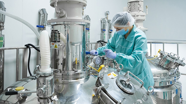 production-line-sterile-environment-Image by usertrmk