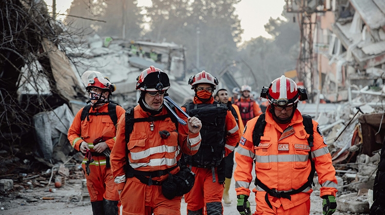 disaster-recovery-team-pexels-faruktokluoglu
