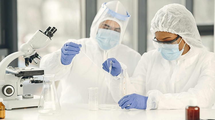 lab-workers-pexels-gustavo-fring