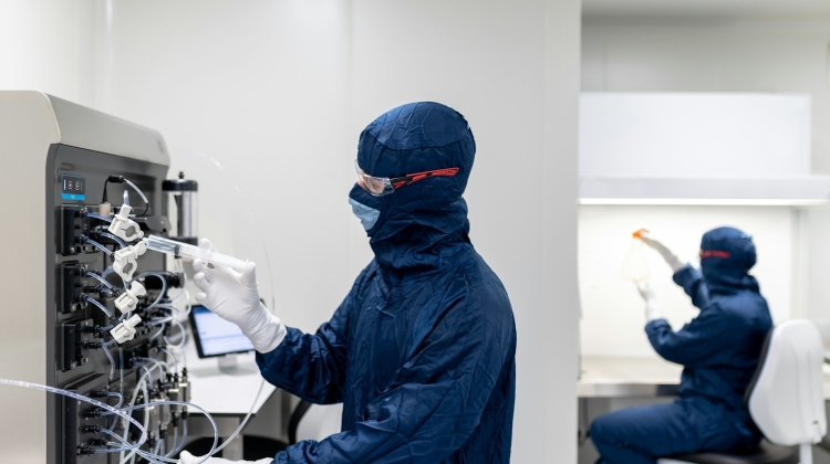 Sterile and Nonsterile Cleanroom Garments - toon-lambrechts-lnvcotvG62k-unsplash