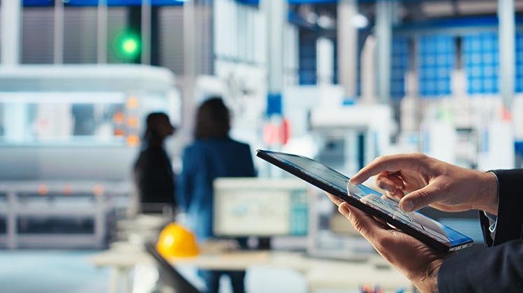 factory-worker-uses-tracking-software-tablet-diagnose-system-750px