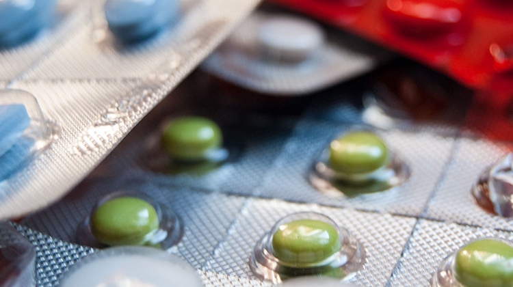 assorted-pills-pexels-diamondrehab-750.jpg