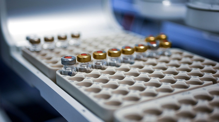Sustainable-pharma-manufacturing-julia-koblitz-750px-unsplash