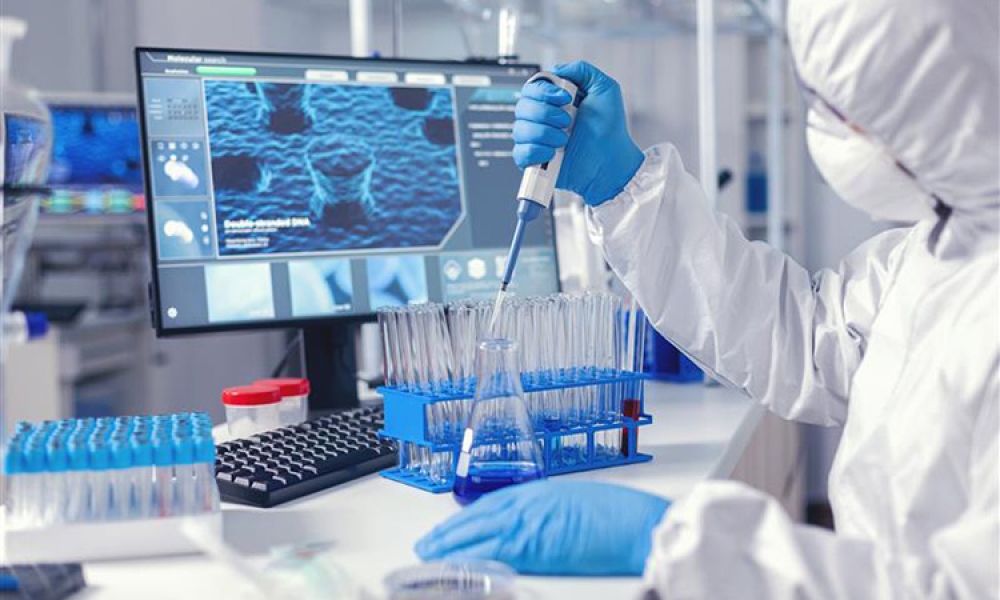 virolog-coducting-experiment-course-coronavirus-pandemic-with-micropipette-chemist-modern-laboratory-doing-research-using-dispenser-during-global-epidemic-