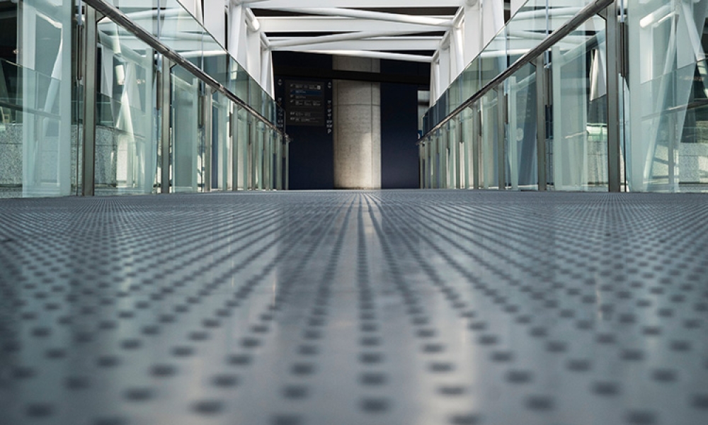 hallway-building-750px.jpg