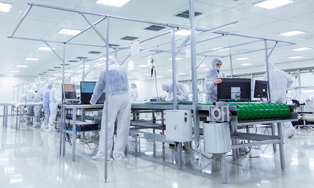 people-white-isolating-costumes-working-laboratory-750px